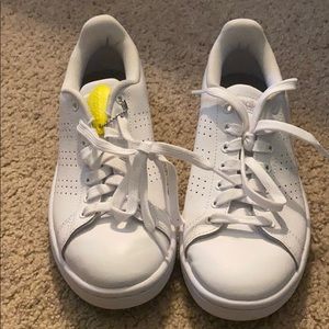 ADIDAS WHITE TENNIS SHOES